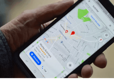 Affichage d'une fiche Google My Business sur smartphone pour localiser un commerce.
